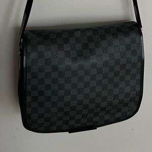 Louis Vuitton Damier Graphite Distric MM